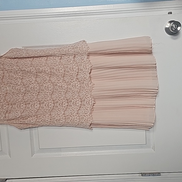 Lace dress - Picture 4 of 4